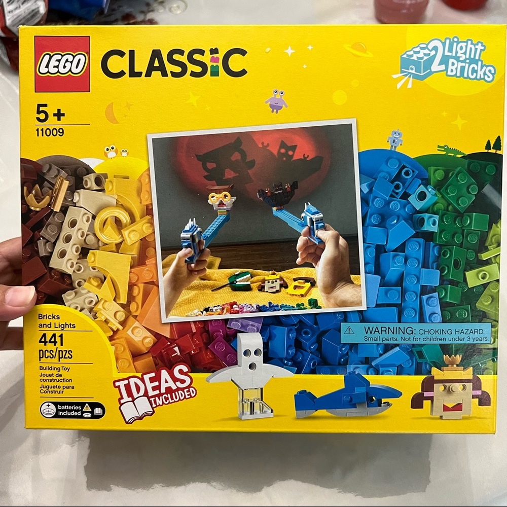 Lego-Classic 441 pieces (construction toy) NEW never been OPEN.